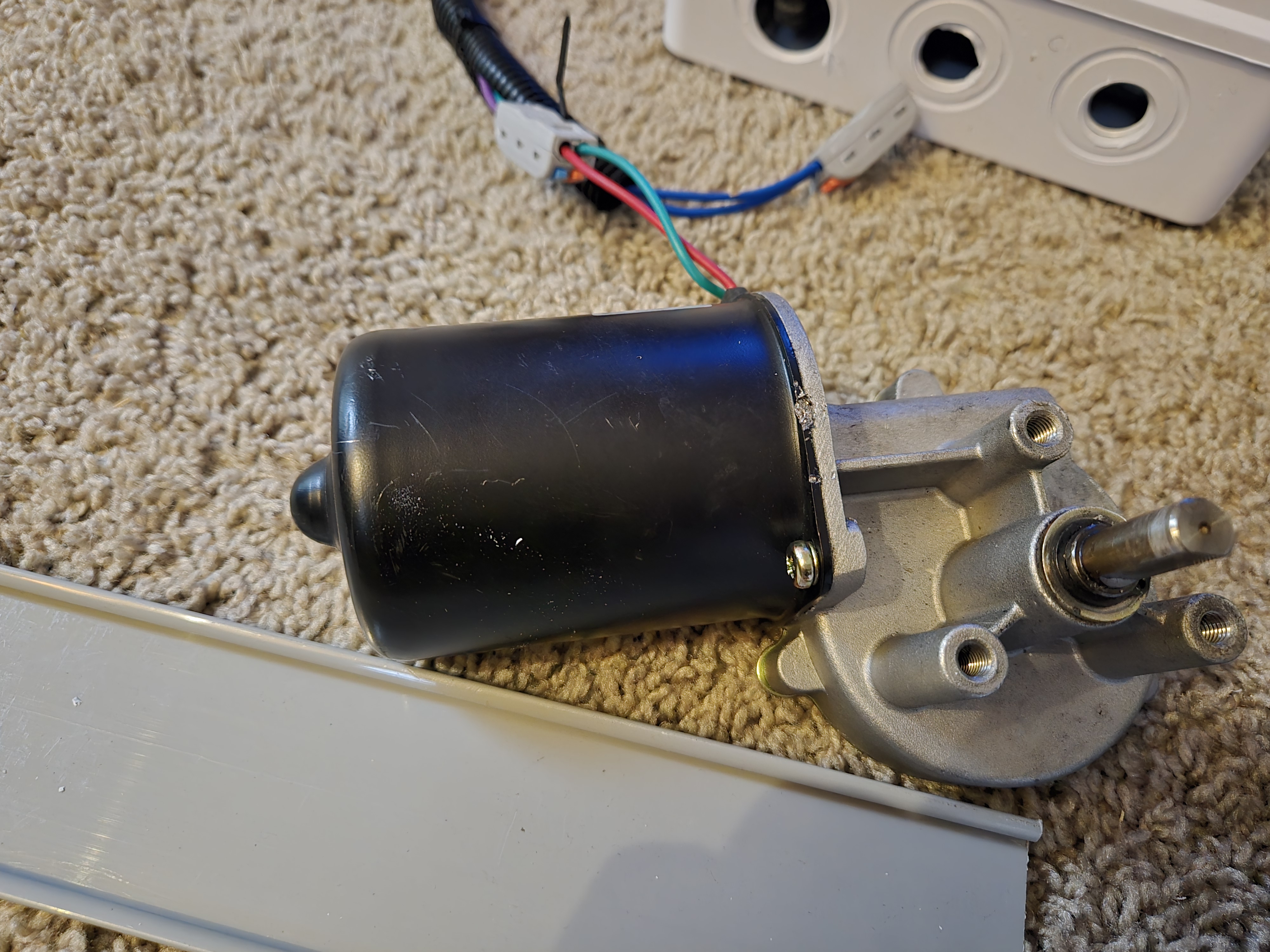 12V wiper gear motor with multi-pin harness